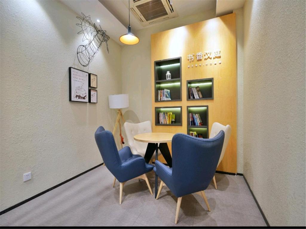 Hanting Wangfujing Hotel 2*
